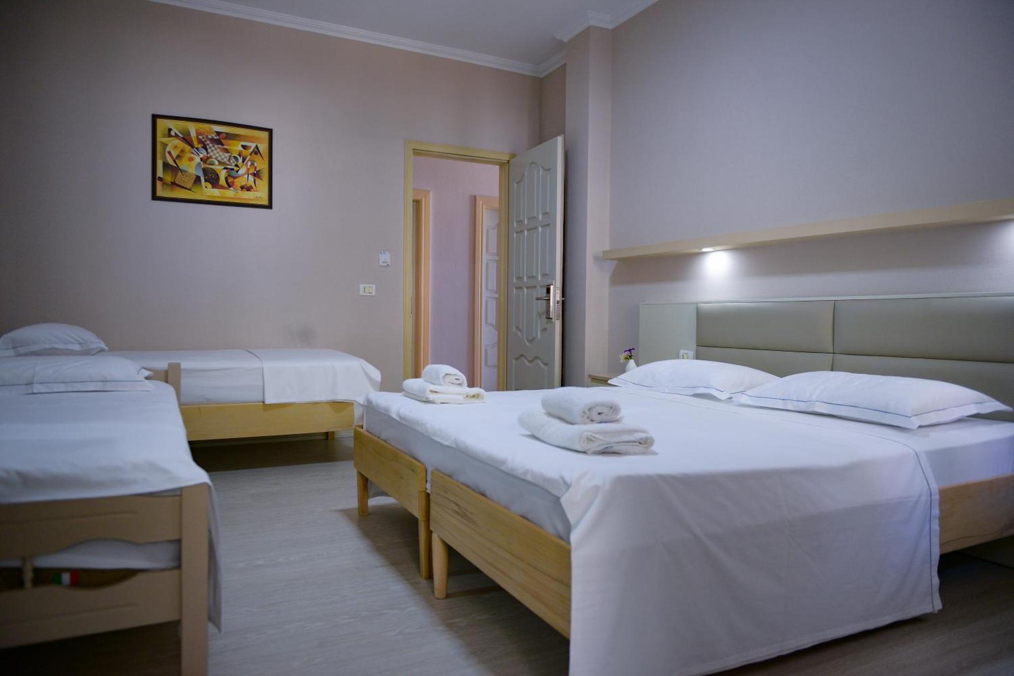 Hotel Andi Durrës Buitenkant foto