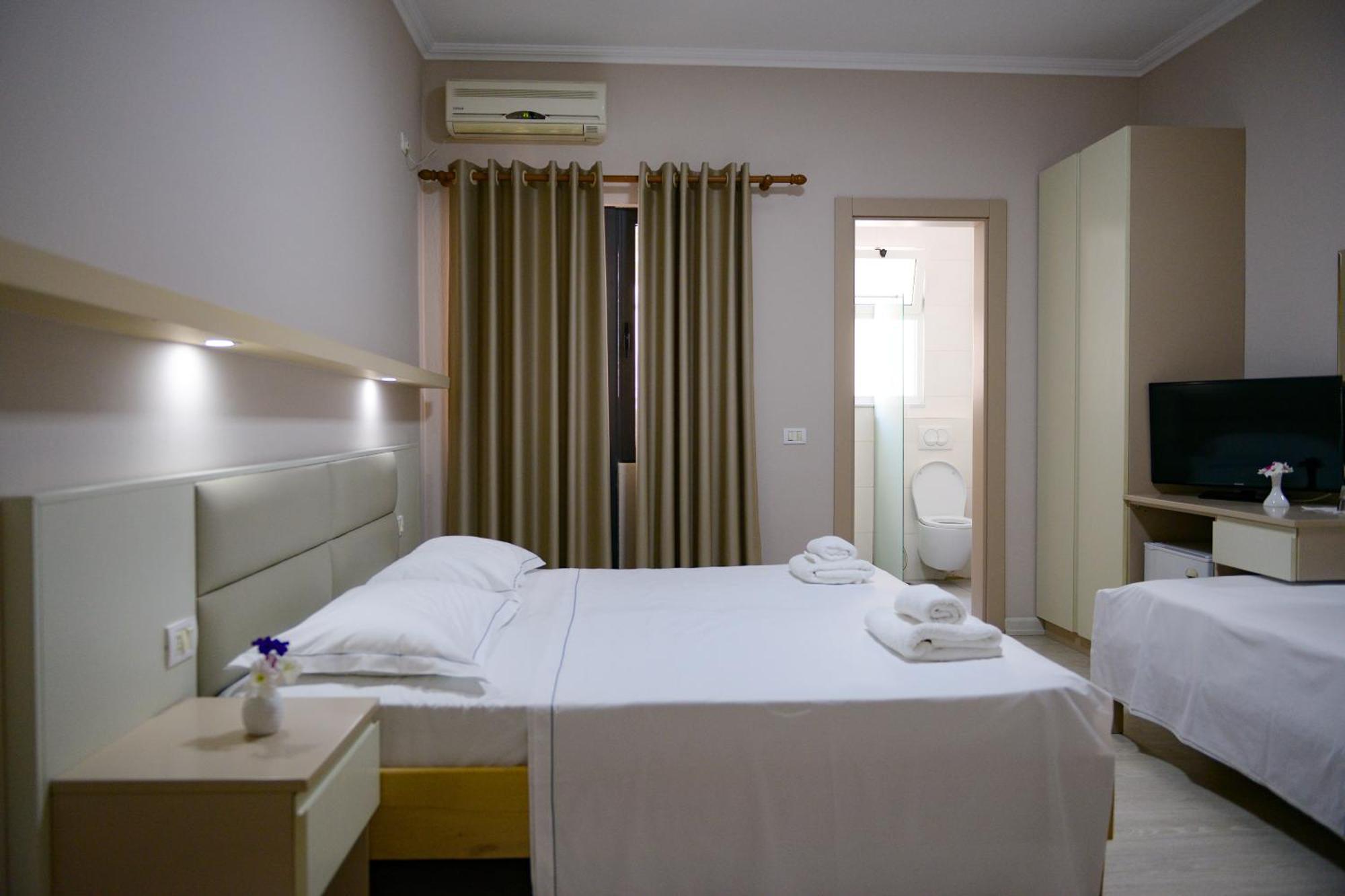 Hotel Andi Durrës Buitenkant foto