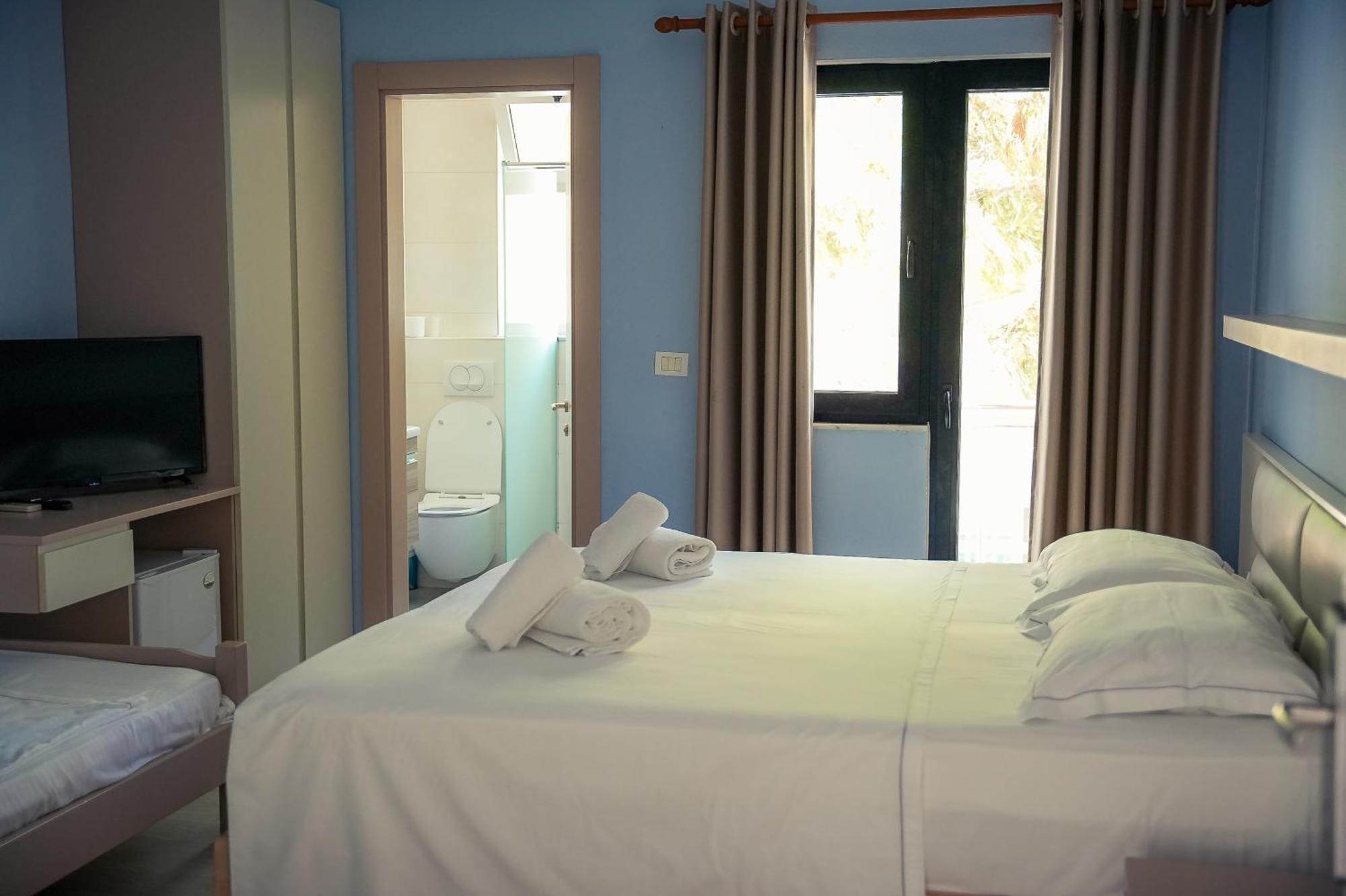 Hotel Andi Durrës Buitenkant foto