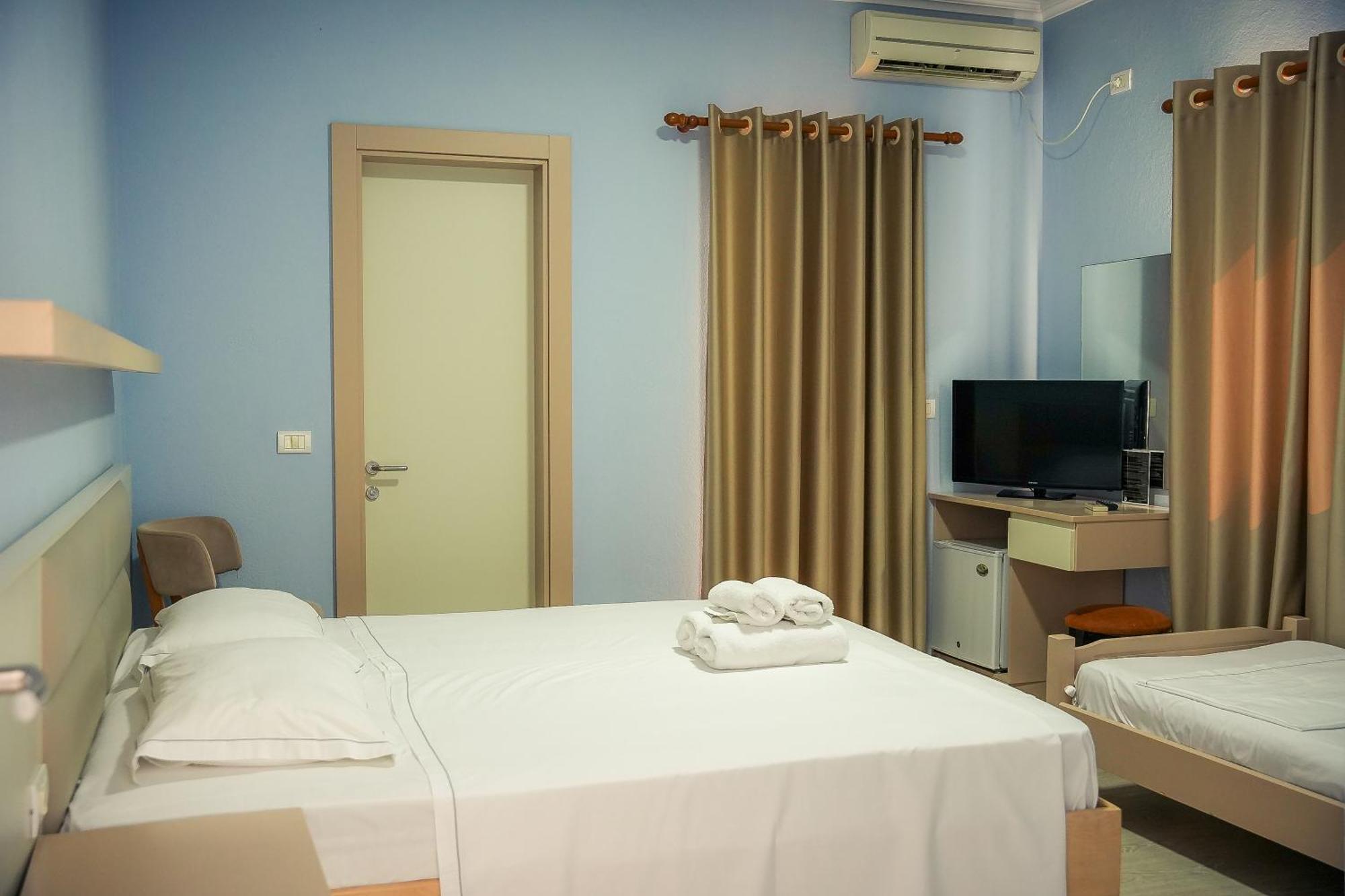 Hotel Andi Durrës Buitenkant foto