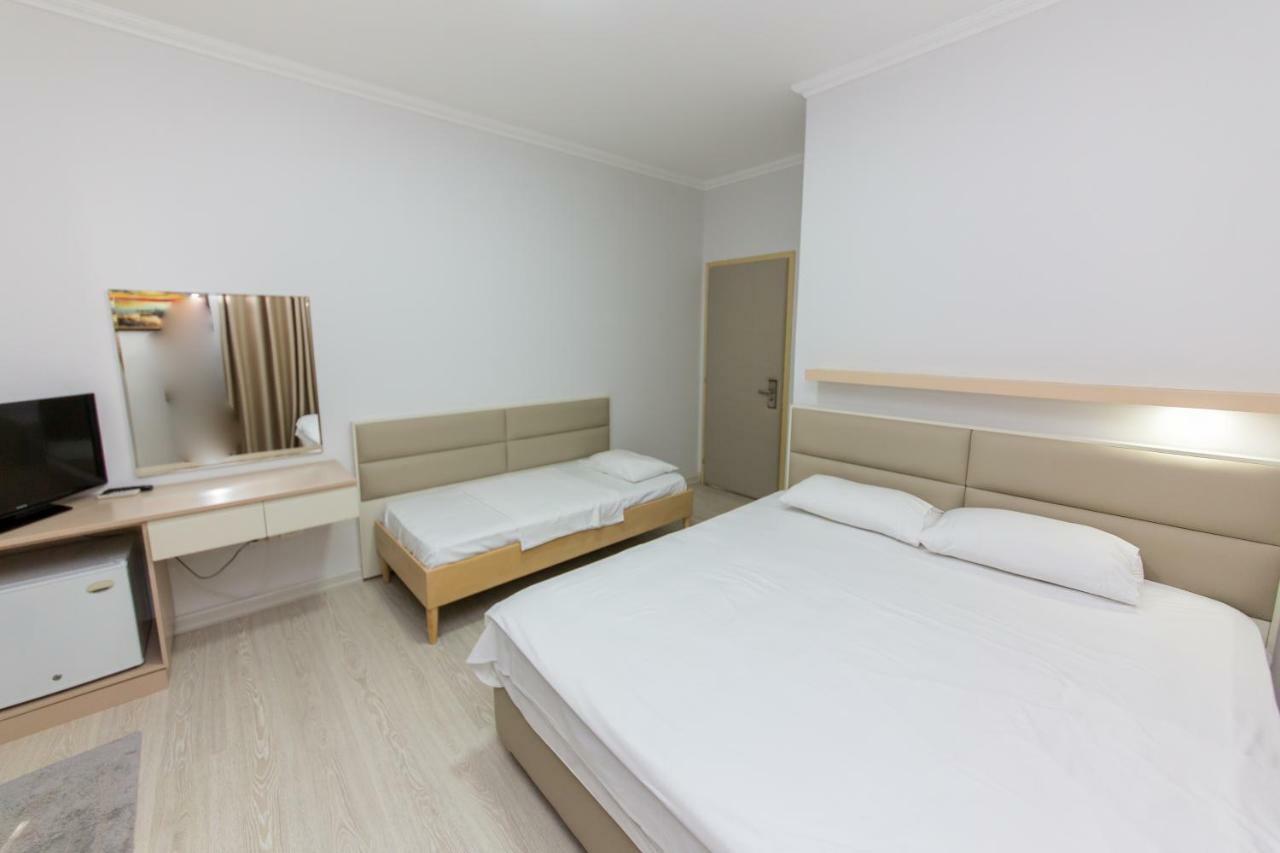 Hotel Andi Durrës Buitenkant foto